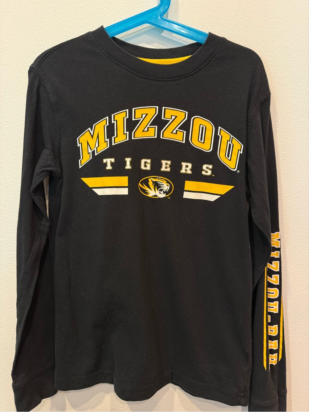 Colosseum Black and Gold Mizzou Tigers Long-Sleeve Tee